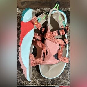 Nike oneonta trail sandals, size 8. These were only tried on never worn out.